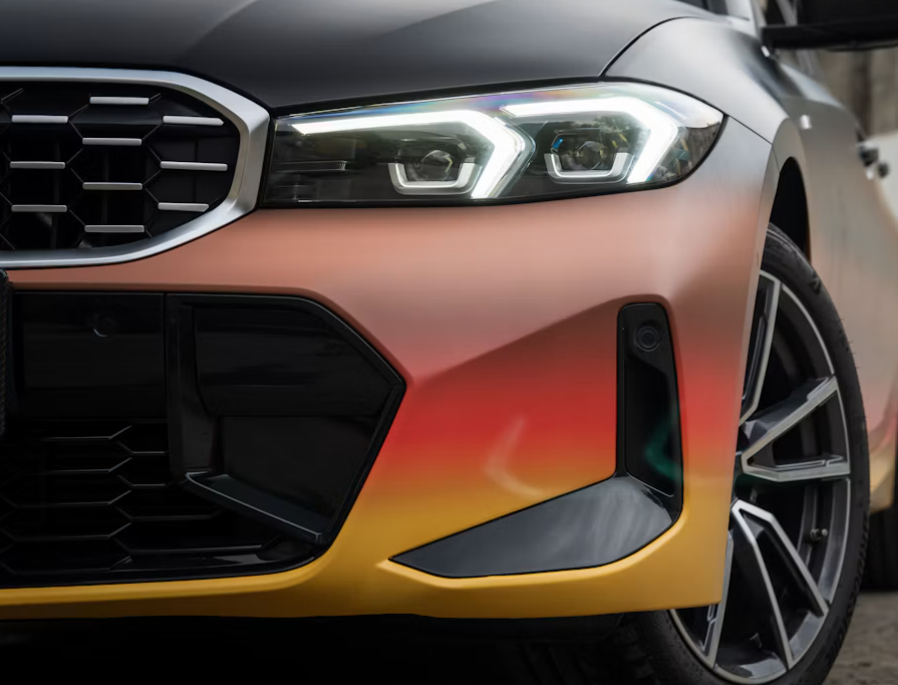 Colour-changing vinyl wrap on a front bumper